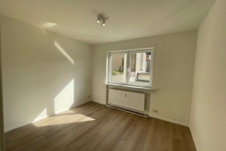 Mooi, totaal gerenoveerd instapklaar appartement met 2 slaapkamers, garagebox - Foto 4