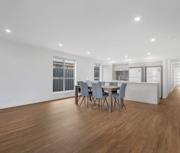 UNIQUE SHARE HOME - LEASING INDIVIDUAL ROOMS LARGE BEDROOMS WITH EN... - Photo 1