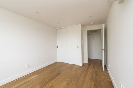 150 The Donway West - Photo 2