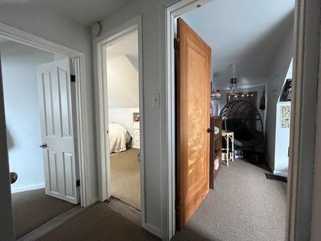 711 Brock Street - Upper Unit, 5 bed, 2 bath - STUDENTS - $500 SIGNING BONUS - Photo 2
