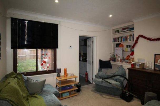 4 bedroom Property to rent - Photo 1