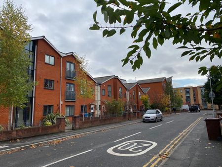 3 Bed Semi-Detached House, Newcastle Street, M15 - Photo 3