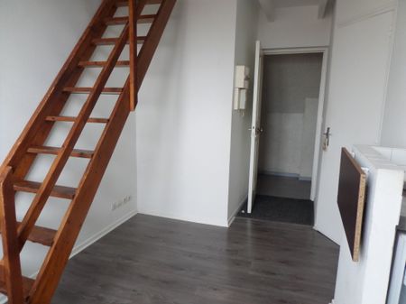 APPARTEMENT REIMS, rue Fouriaux, proche lycée Roosevelt - Photo 2