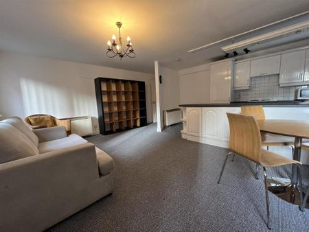 2 bedroom apartment to rent - Photo 4