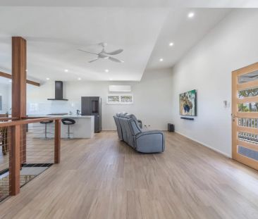 Exceptional Family Home Moments From The Beach - Photo 5