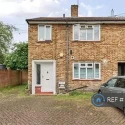 1 bedroom in a house share to rent - Photo 1