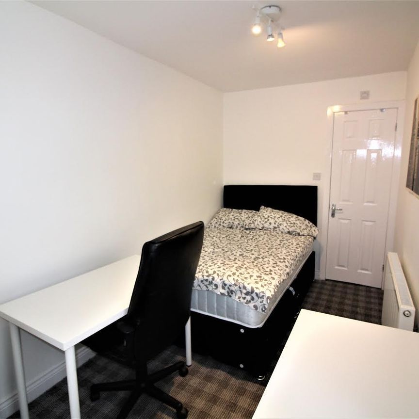 Room 2, Flat 1 - Photo 1