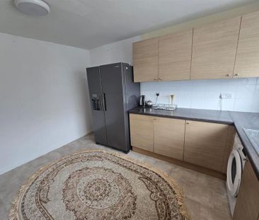 3 bedroom end of terrace house to rent - Photo 4