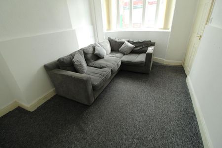 2 bedroom terraced house to rent - Photo 2