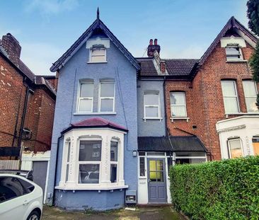 Baldry Gardens, London, SW16 - Photo 4