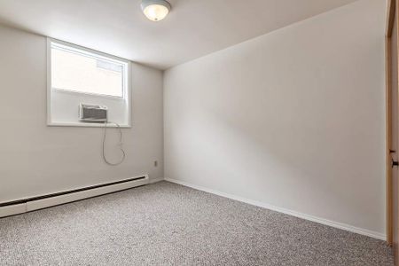 2 Bedroom - Photo 4
