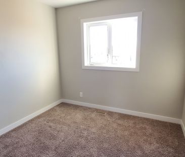 Duplex in Blackfalds with GARAGE and PET FRIENDLY! - Photo 3