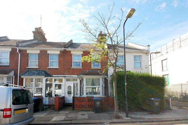 3 bedroom terraced house to rent - Photo 1