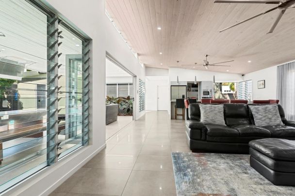 Fully Furnished with Self-Contained Flat, Walk to Beach - Photo 1