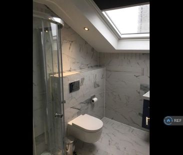 2 bedroom penthouse to rent - Photo 5