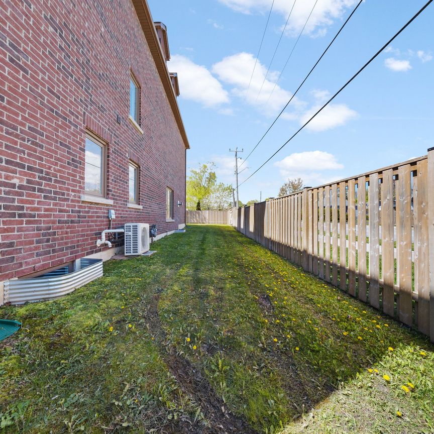 For Lease - 732 Hillview Crescent, Pickering, Ontario - Photo 1