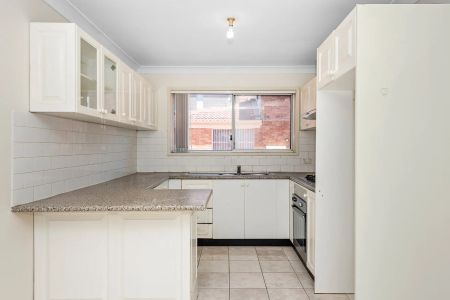 SPACIOUS UPDATED 2 BEDROOM TOWNHOUSE! GREAT LOCATION! - Photo 4