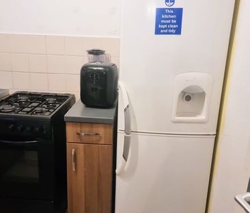 Room in a Shared Flat, Lairdale Close, SE21 - Photo 4