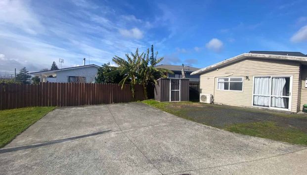 MANUREWA, 2 BEDROOMS - Photo 1
