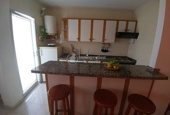 Se alquila en El Valle de San Lorenzo estudio