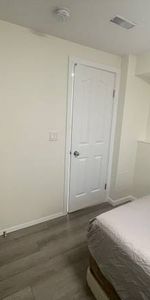 930/m,near sfu ，private bathroom,room,only boy,student - Photo 4