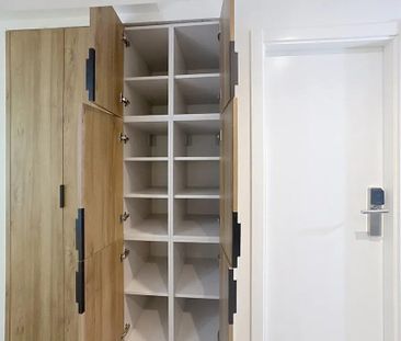 Calle Cuatro Amigos, Madrid, Community of Madrid 28029 - Photo 4