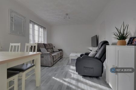 3 bedroom maisonette to rent - Photo 2