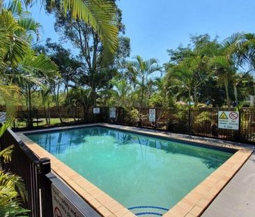 Quiet Complex, Pool & A/C - Photo 5