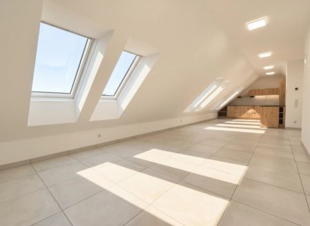 Traumhafte Dachgeschosswohnung – Erstbezug in hochwertig gebautem Wohnhaus - Klimaanlage - Moderne Küche - Gemeinschaftsgarten - Foto 3