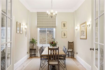 An Exceptional Six-Bedroom Family Home with Wandsworth Common on your doorstep. - Photo 4