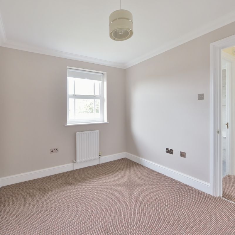 3 bedroom mews to rent - Photo 1