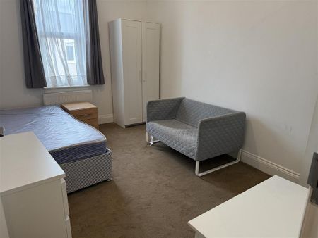 3 bedroom maisonette to rent - Photo 3