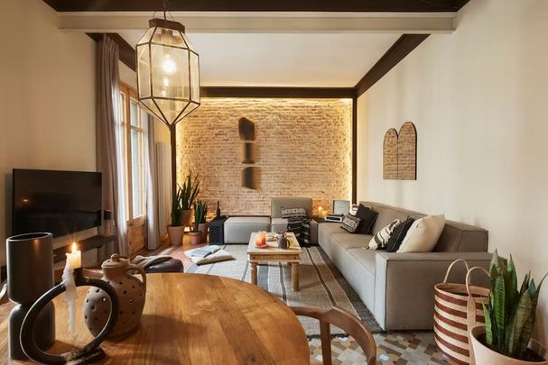 Carrer d'Enric Granados, Barcelona, Catalonia 08008 - Photo 1