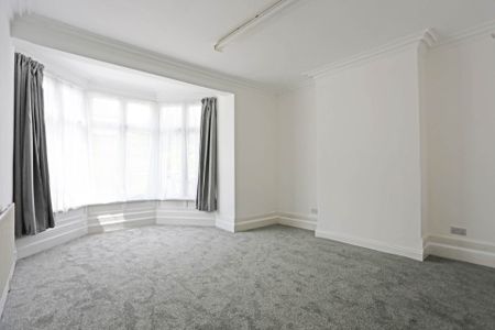Price £3,800 pcm - Available Now - Part Furnished - Photo 2