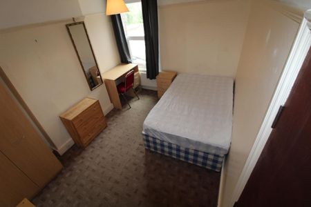 4 bedroom terraced house to rent - Photo 2