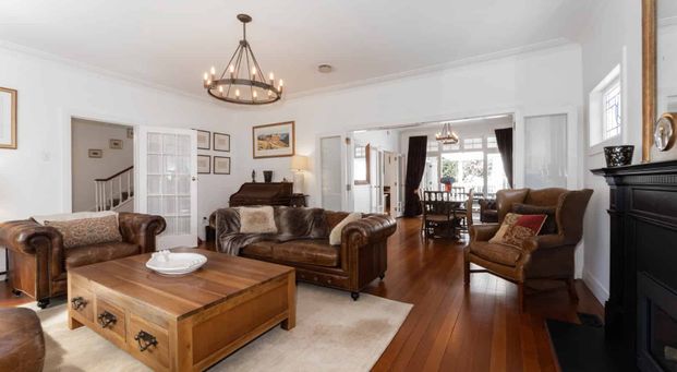 Luxurious Fully Furnished Home with Pool and Gym in Prime Epsom Location - Photo 1