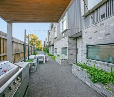 “Modern Townhouse in Convenient Location!” - Photo 3