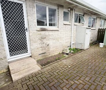 2-Bedroom Unit - Prime Location in Papatoetoe! - Photo 4