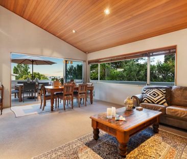 Spacious Family Home in Rothesay Bay - Photo 1