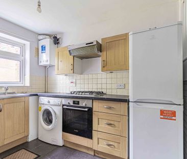 2 bed Terraced for rent - Photo 5