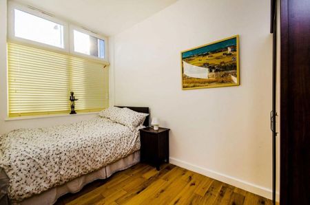 3 bedroom flat to rent - Photo 2