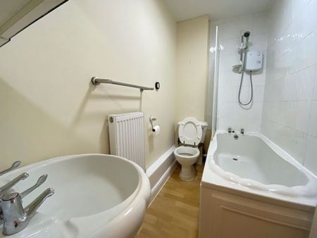 133 - 135 Hayward Road, Barton Hill, Bristol - Photo 2