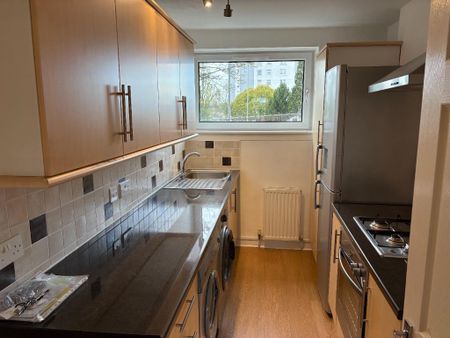 2 bedroom flat to rent - Photo 2