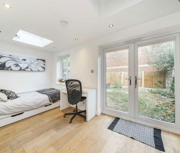 3 bedroom flat to rent - Photo 4