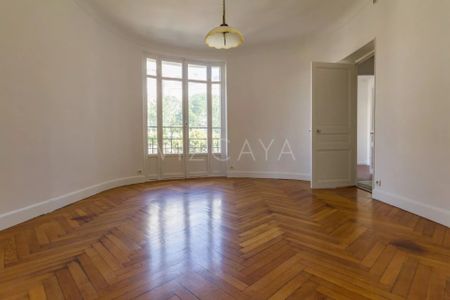 Location Appartement 5 pièces 130m² NICE 06300 - Photo 3