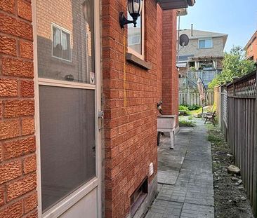 For Lease - 138 Keffer Circle, Newmarket, Ontario - Photo 5