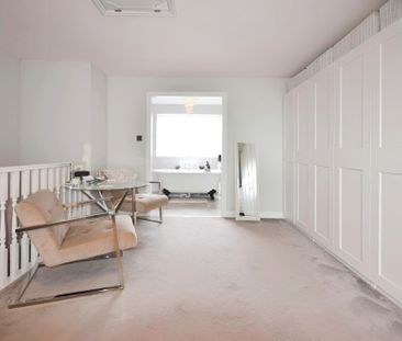 4 bedroom townhouse to rent - Photo 5