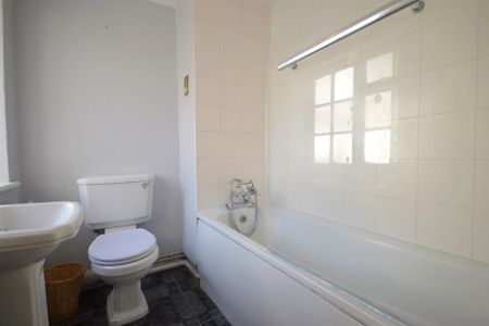 2 bedroom terraced house to rent - Photo 4