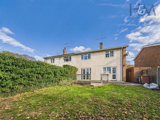 3 bedroom end of terrace house to rent - Photo 1