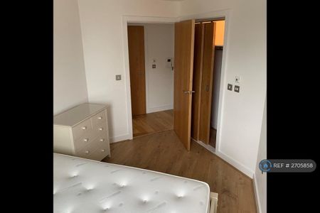 2 bedroom flat to rent - Photo 4